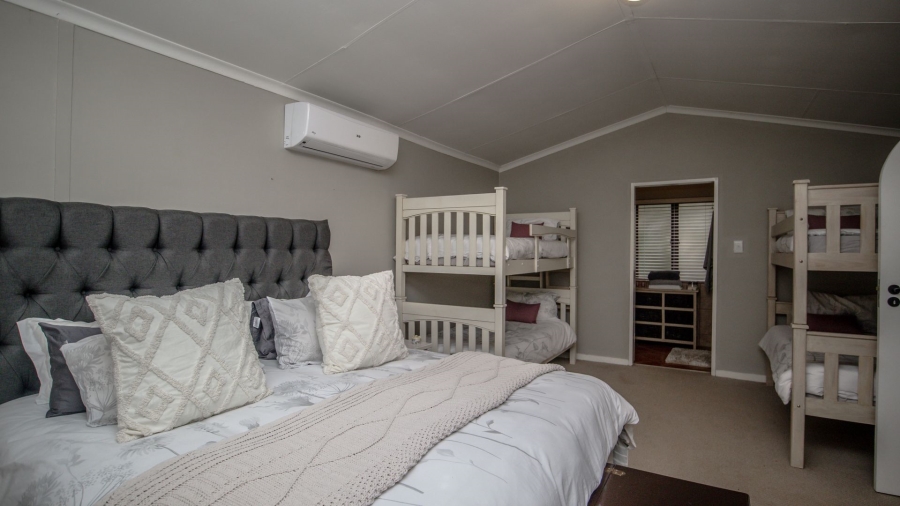 3 Bedroom Property for Sale in The Coves North West